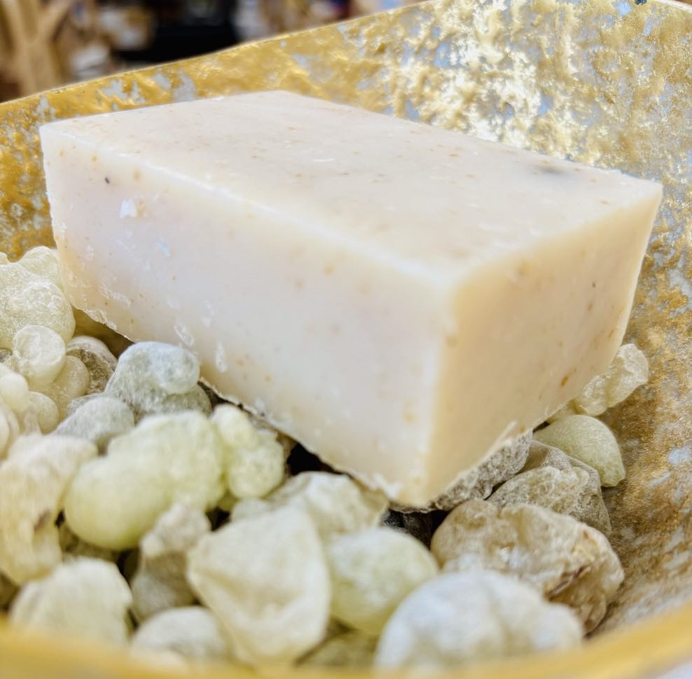 100% természetes, kézműves, vegán natúr szappan prémium minőségű omani Royal Hojari tömjénnel ( Boswellia sacra )