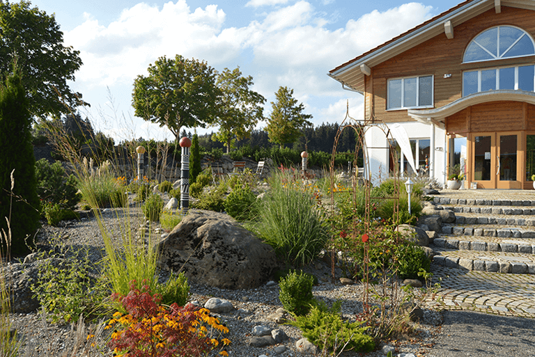 Feng Shui szerint rendezett kert a dél-németországi Allgäu-ban
